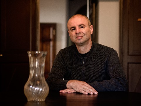 Nikola Madžirov: Poezija je pukotina u zidu izvesnosti 